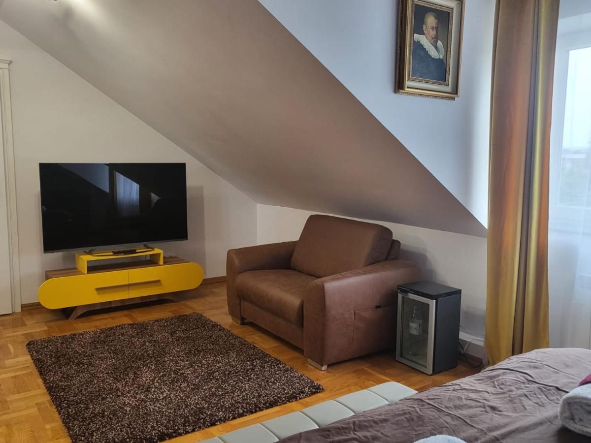 The Castle Suites & Apartment - Free Parking - (Adults Only) Красков Екстериор снимка