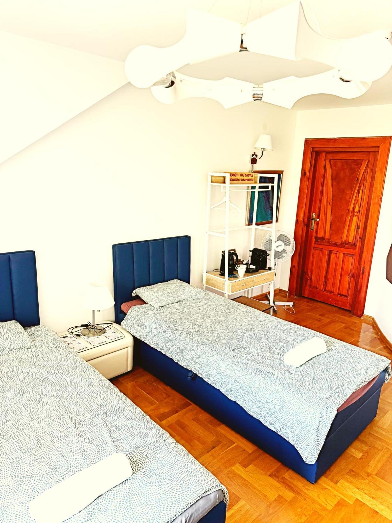 The Castle Suites & Apartment - Free Parking - (Adults Only) Красков Екстериор снимка